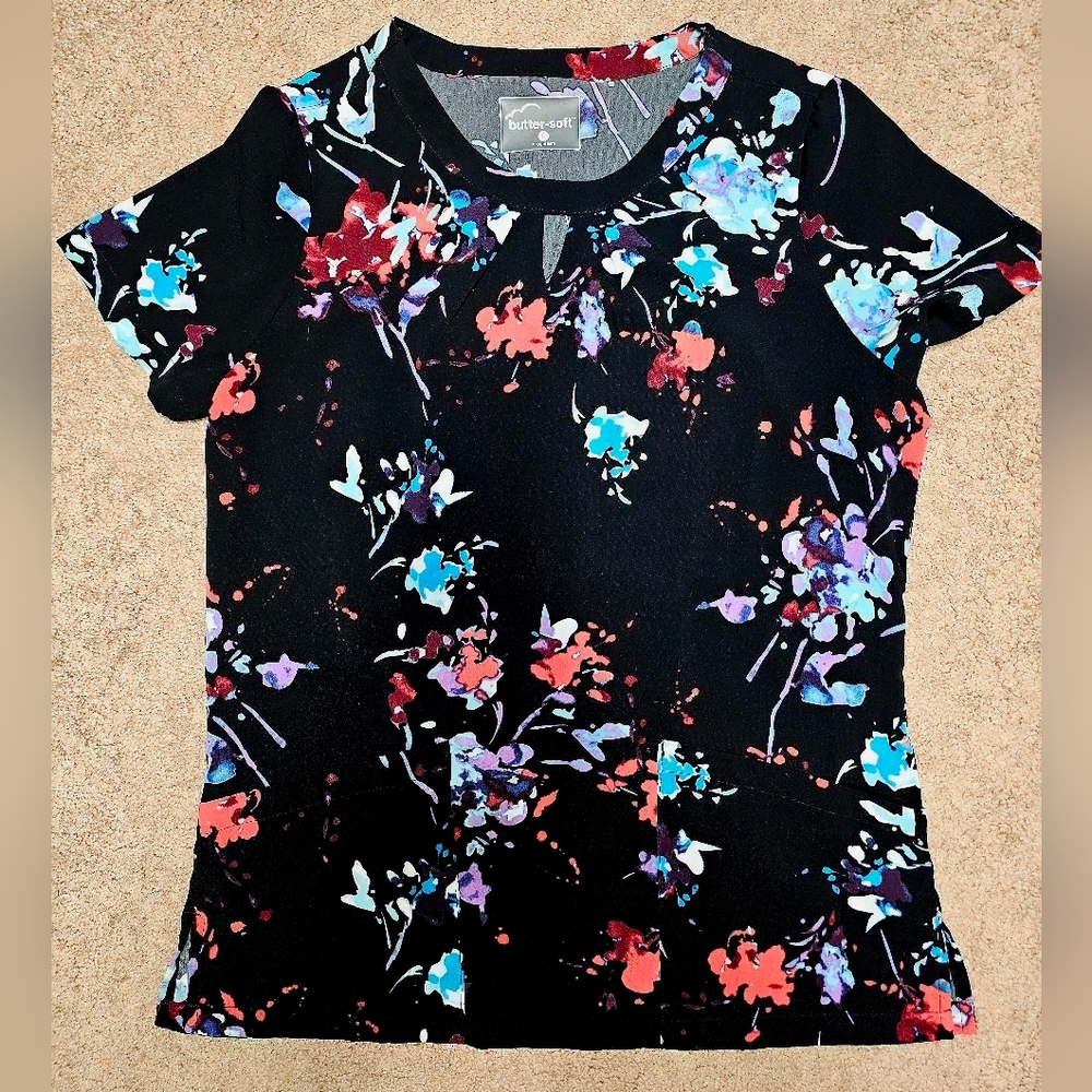 Uniform Advantage Womems Floral Scrub Top